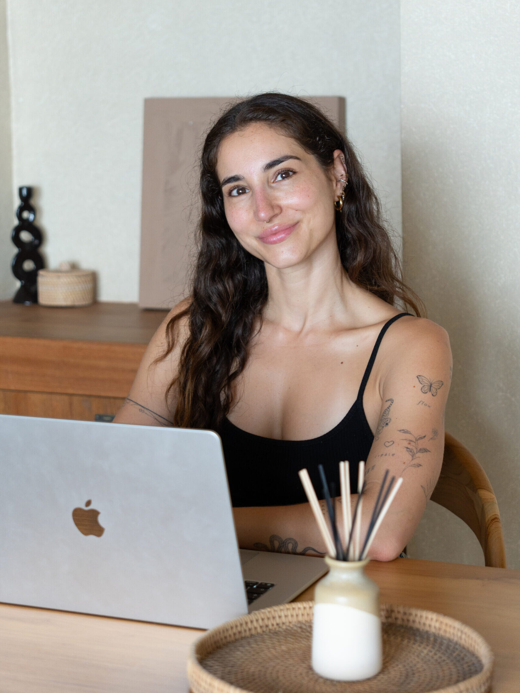 Sophie am Laptop